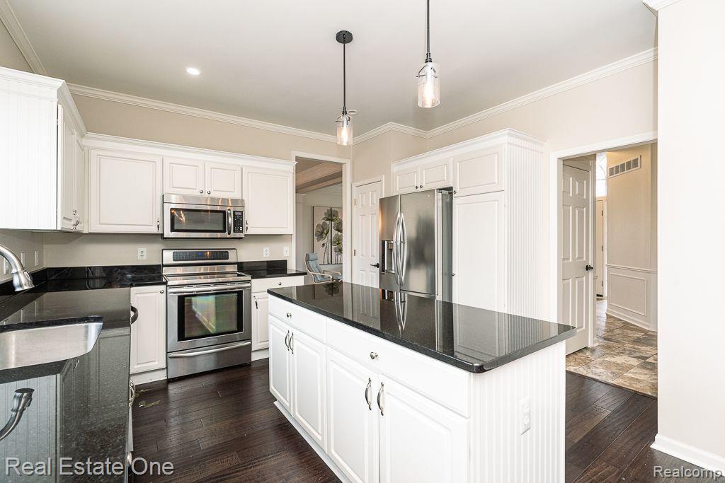 743 Caribou Court, Rochester, MI 48307 — Photo 11