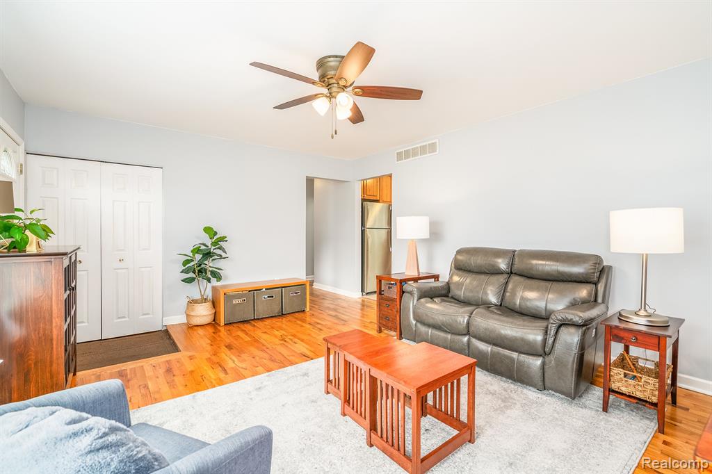 9705 HAMILTON Street, Belleville, MI 48111 — Photo 3