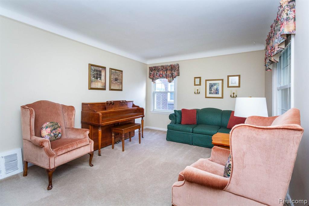 20927 Hawthorne Street, Harper Woods, MI 48225 — Photo 8