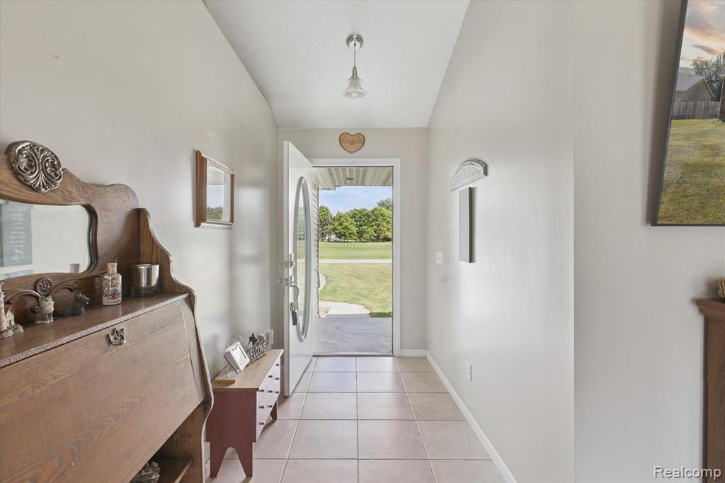 725 Alexander Lane, Vassar, MI 48768 — Photo 4