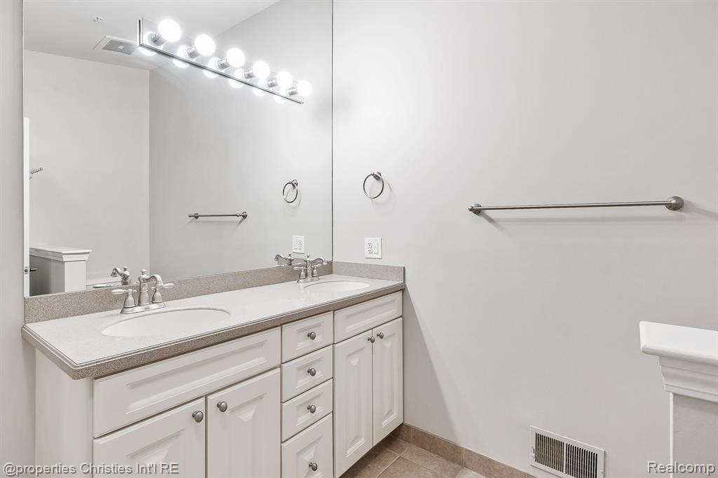 2554 WOODWARD Avenue, Detroit, MI 48201 — Photo 18