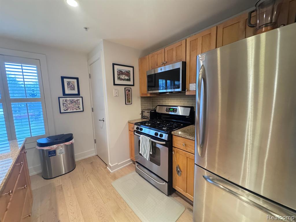 674 W 11 MILE Road, Royal Oak, MI 48067 — Photo 4