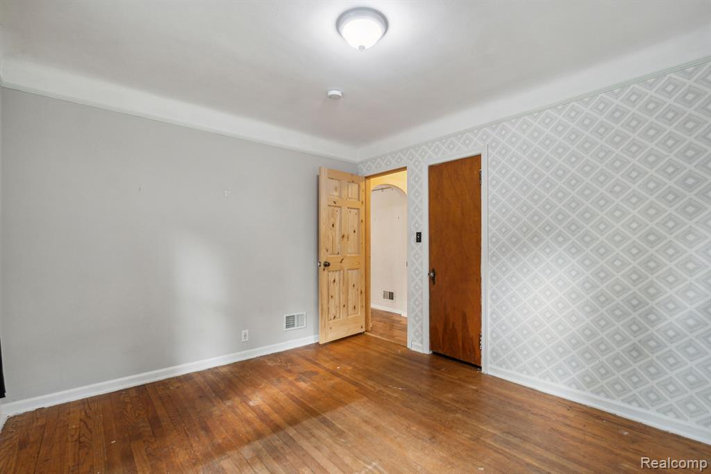 4311 FENTON Road, Flint, MI 48507 — Photo 18