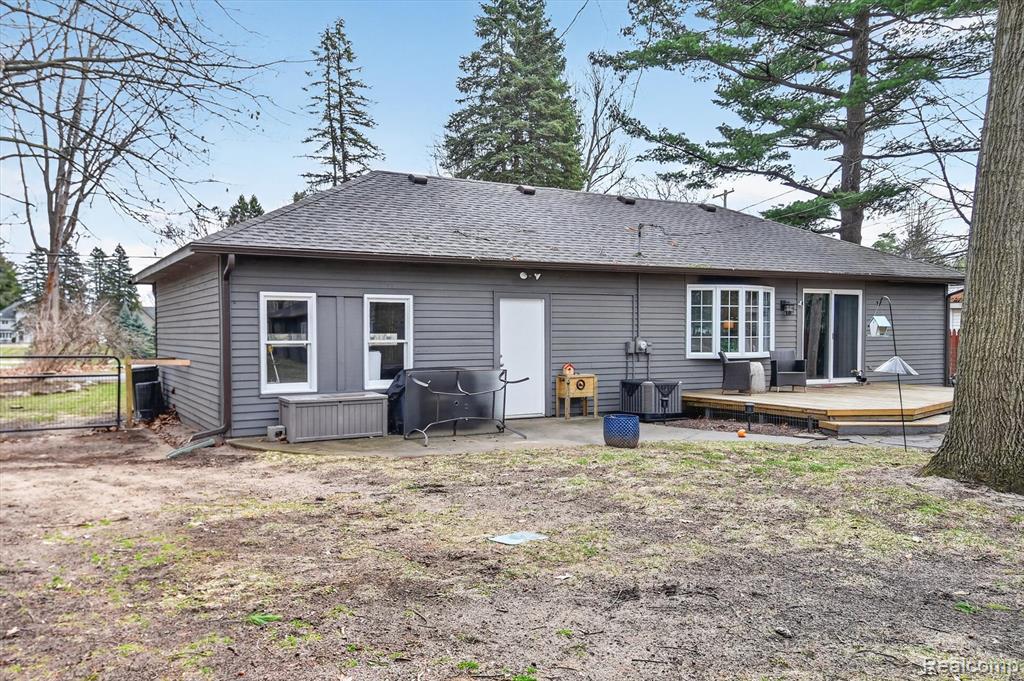 5569 Lakeshore Road, Fort Gratiot, MI 48059 — Photo 22