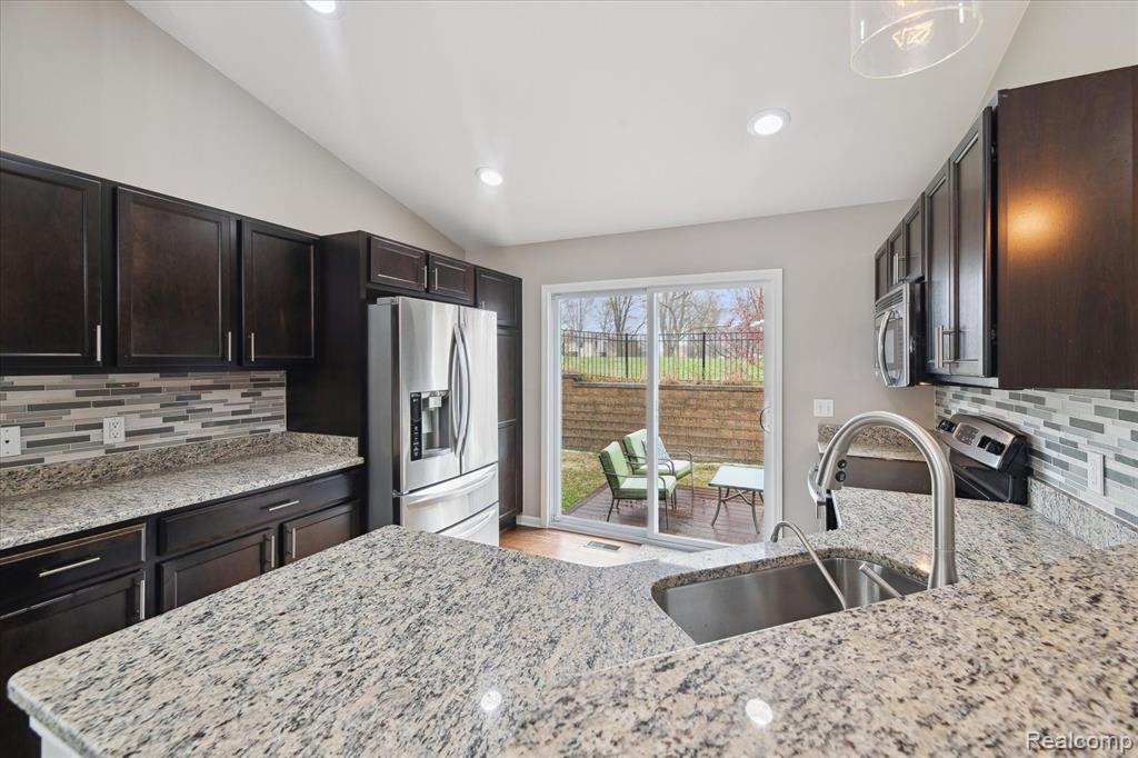 1115 PADDOCK Drive, South Lyon, MI 48178 — Photo 22