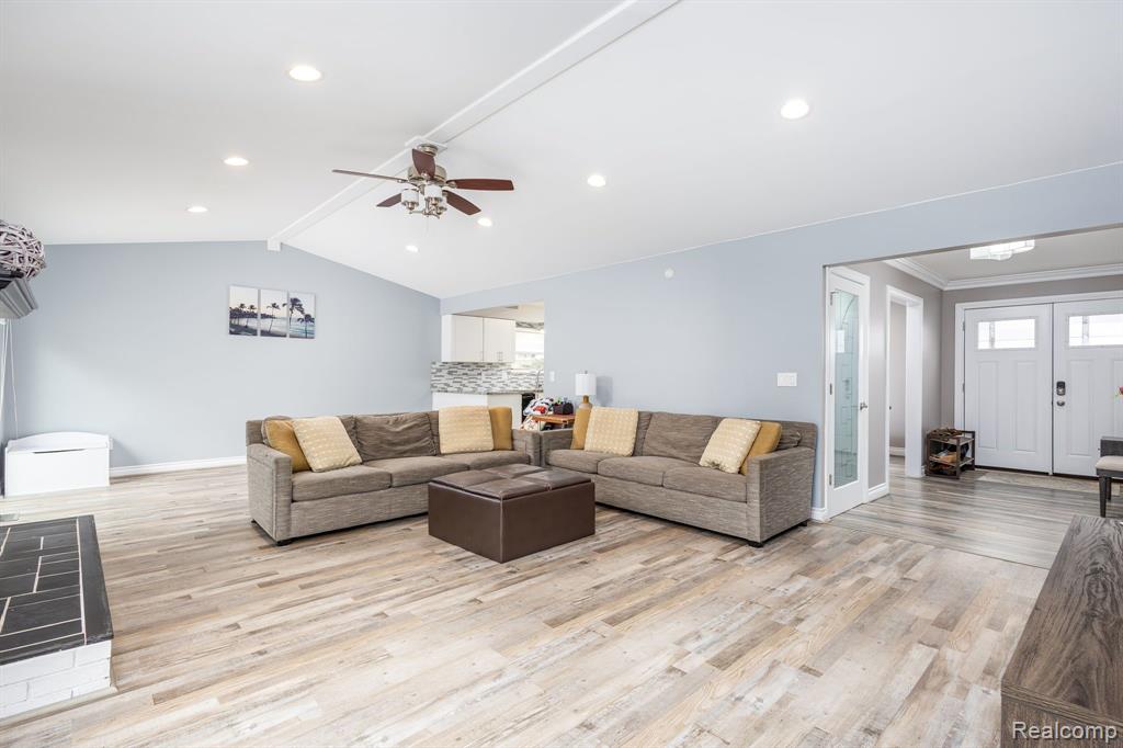 682 LOCKPORT Road, Rochester, MI 48307 — Photo 12