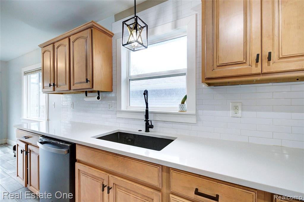 2293 Nichols Avenue, Grand Blanc, MI 48507 — Photo 6