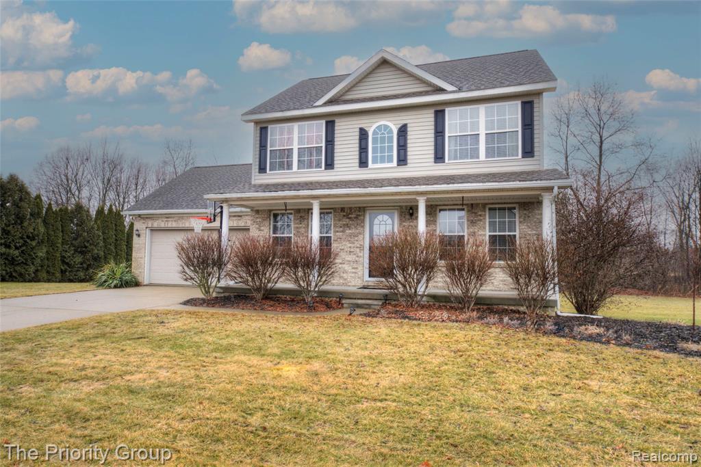 4395 Pondview Drive, Swartz Creek, MI 48473 — front exterior