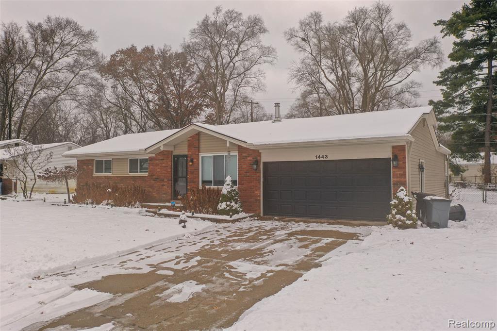 1443 West Drive, Wolverine Lake, MI 48390 — Photo 2