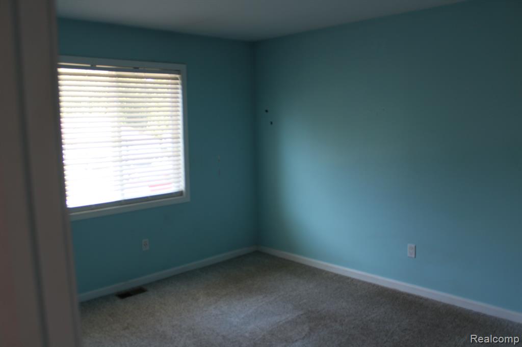 9025 GLASGOW Drive, White Lake, MI — Photo 11