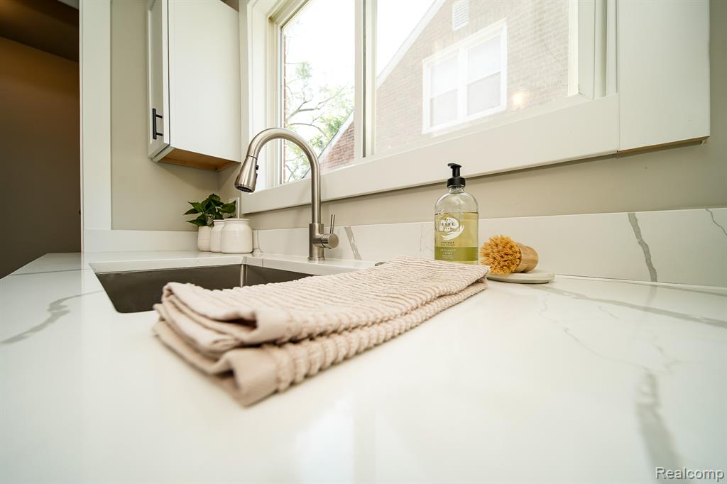 23610 Morton Street, Oak Park, MI 48237 — Photo 26