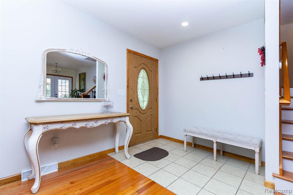 6345 Lanman Drive, Waterford, MI 48329 — Photo 4