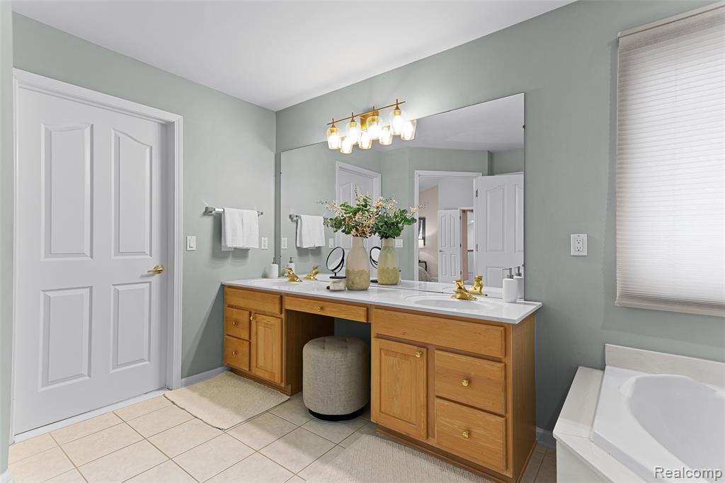 7567 WINDGATE Circle, West Bloomfield, MI 48323 — Photo 24