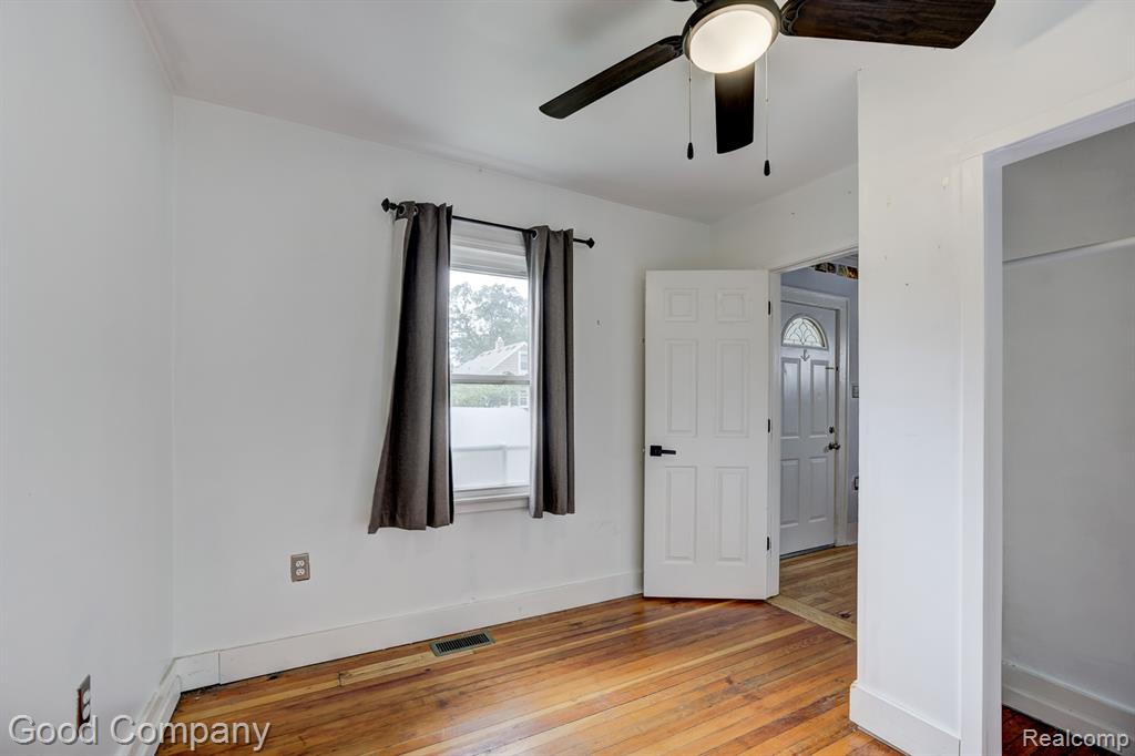 573 E Oakridge Street, Ferndale, MI 48220 — Photo 20