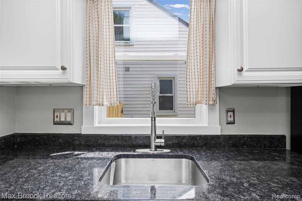 808 N Edgeworth Avenue, Royal Oak, MI 48067 — Photo 14