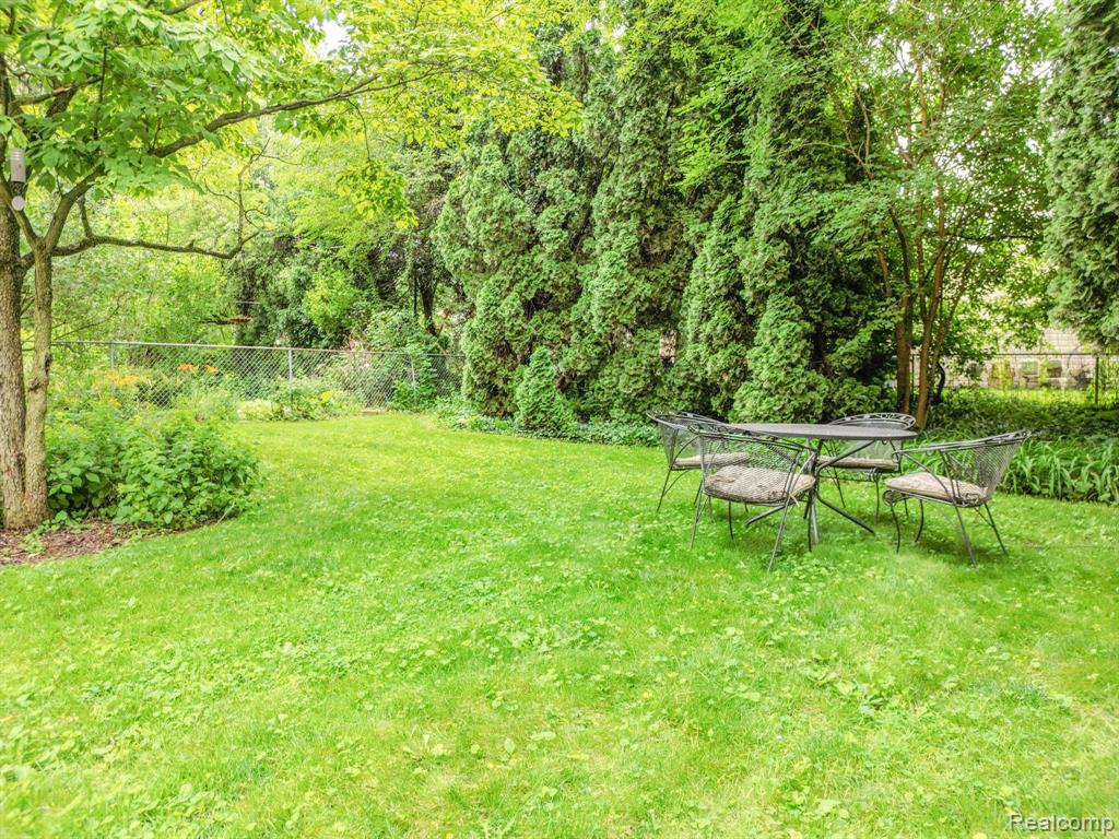 421 Maison Road, Grosse Pointe Farms, MI 48236 — Photo 36