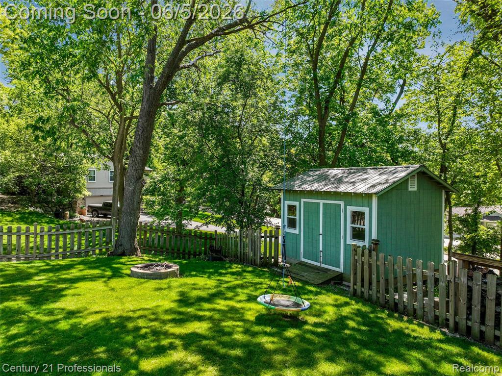 4921 Huron Drive, Clarkston, MI 48348 — Photo 41