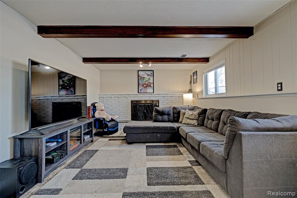 4380 Baza, Leonard, MI 48367 — Photo 26