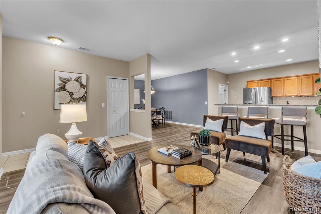 5589 TWIN OAKS Drive, Sterling Heights, MI 48314 — Photo 11