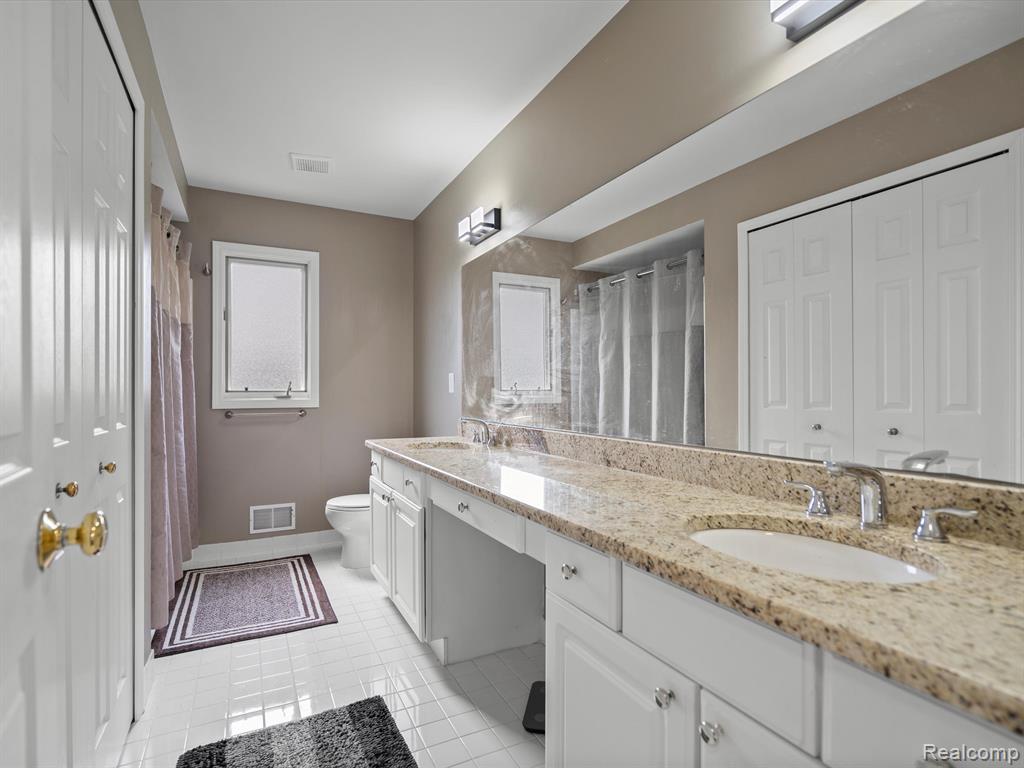 4979 SOMERTON Drive, Troy, MI 48085 — Photo 32