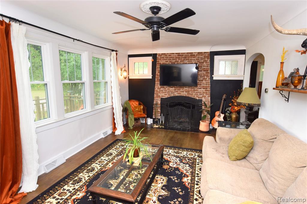 448 Dougherty Place, Flint, MI 48504 — Photo 4