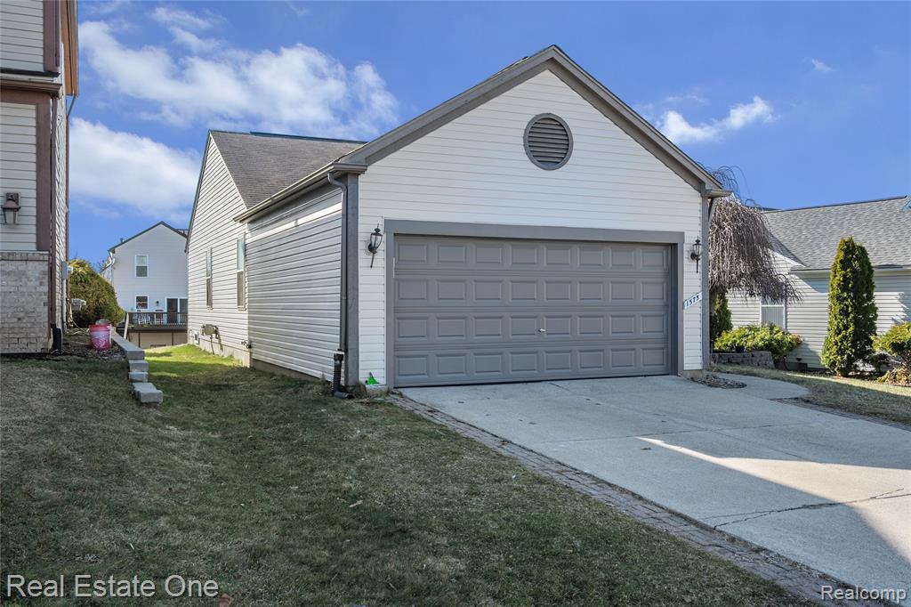 1575 Pebble Beach Drive, Pontiac, MI 48340 — Photo 2