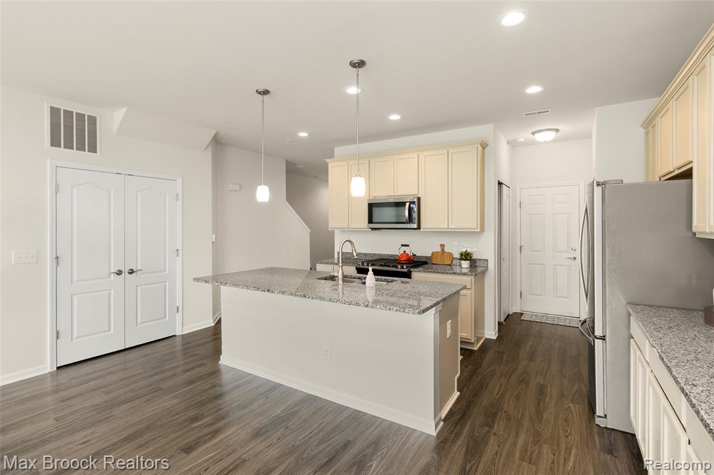 43474 CHANCELLOR Lane SE, Novi, MI — Photo 11