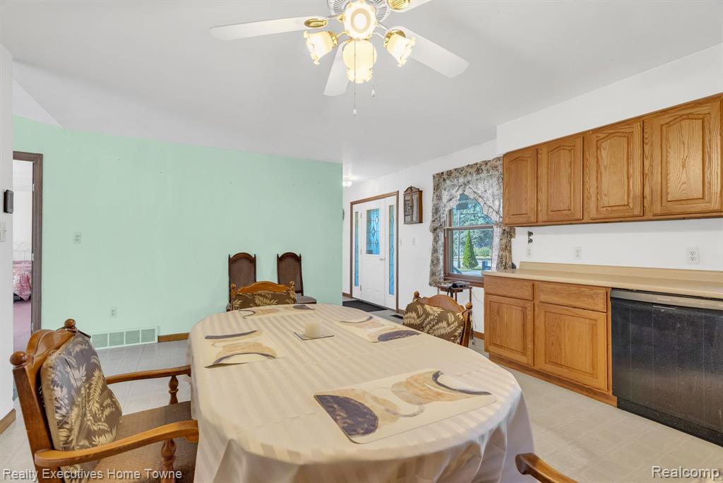 4602 Meadowlawn Drive, Fort Gratiot, MI 48059 — Photo 13