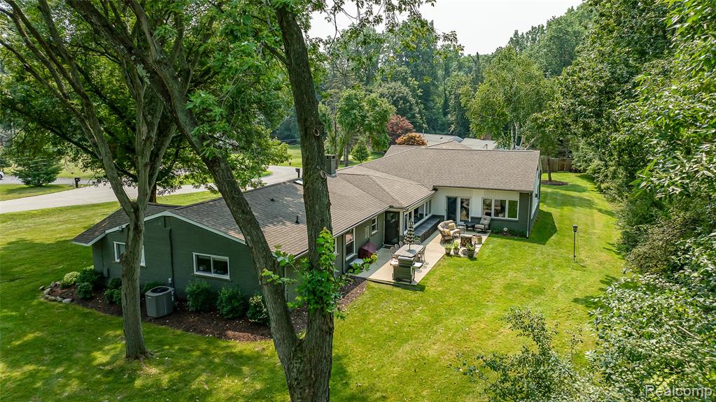 4990 Broomfield Lane, West Bloomfield, MI — Photo 59
