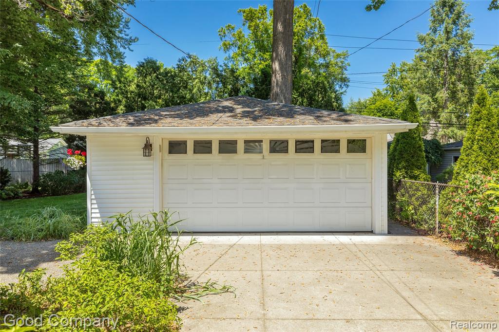 802 Orchard View Drive, Royal Oak, MI 48073 — Photo 44