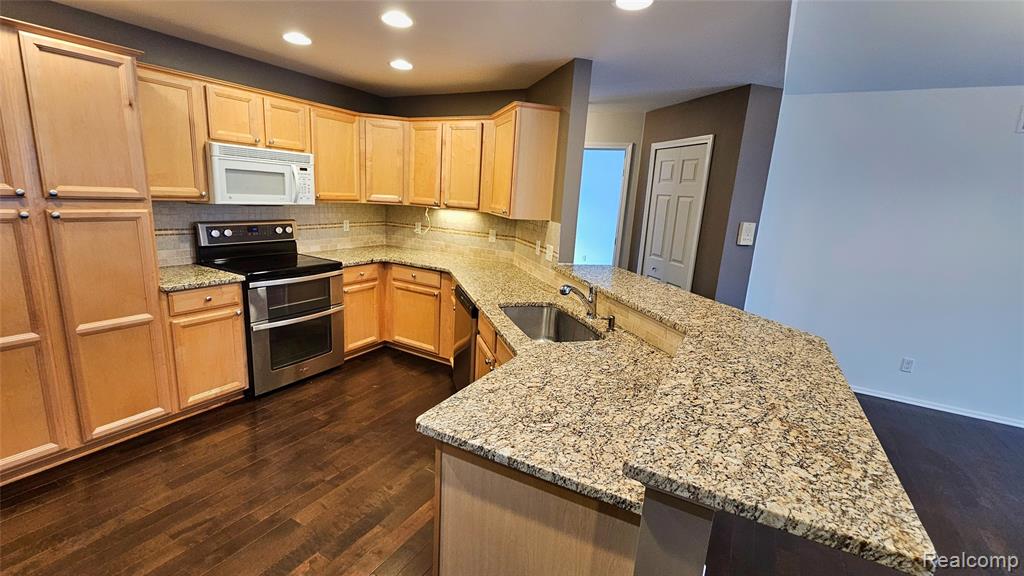 6203 Jasmine Drive, Walled Lake, MI 48390 — Photo 5