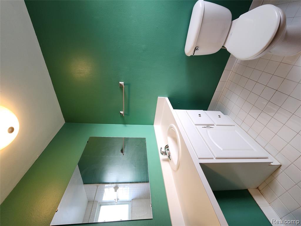 8665 Sterling, Center Line, MI 48015 — Photo 20
