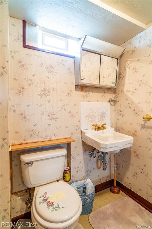8860 Kidley Drive, Sterling Heights, MI 48314 — Photo 29