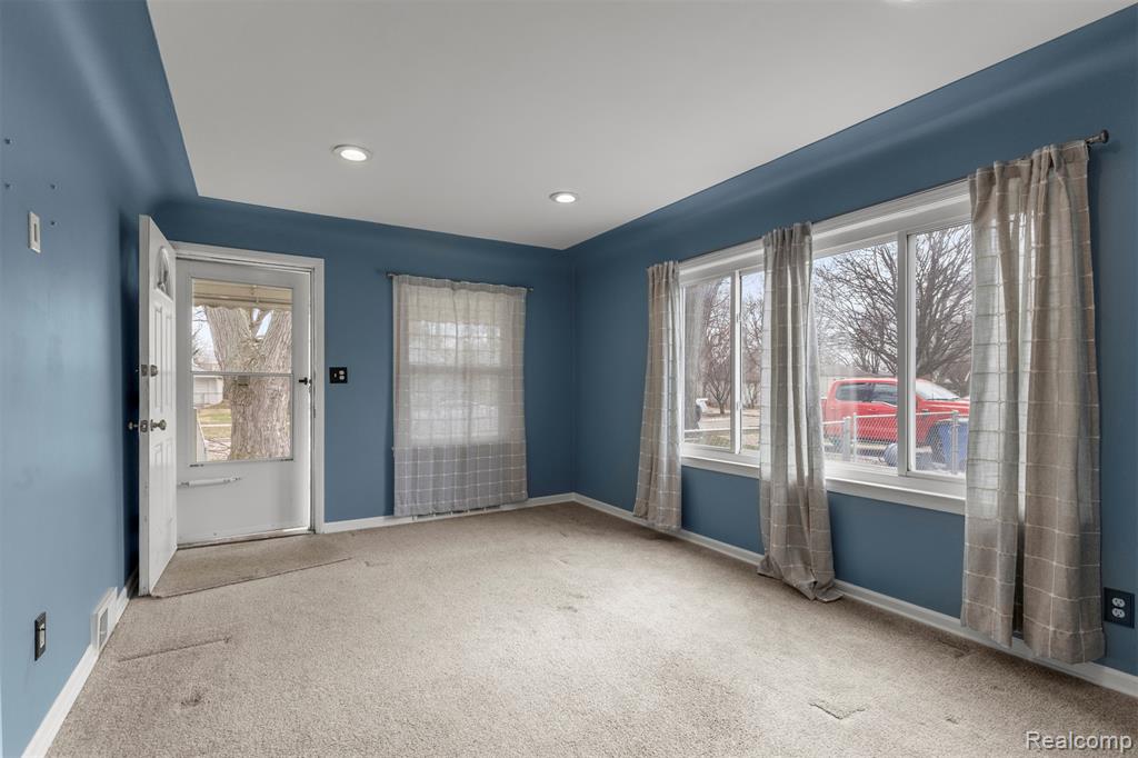 4976 Weddell Street, Dearborn Heights, MI 48125 — Photo 5