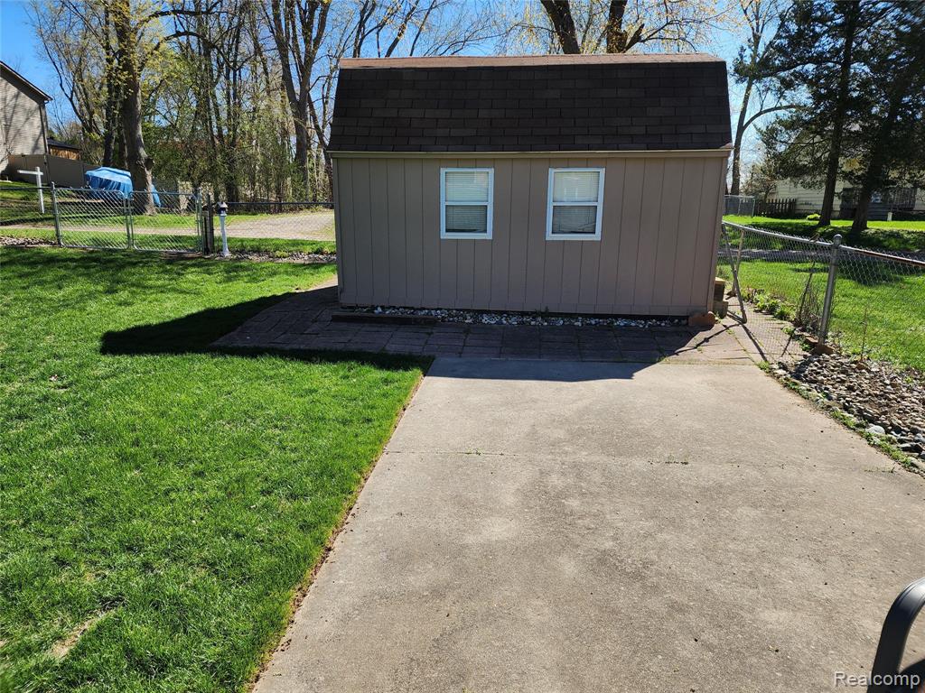 635 Sherry Drive, Lake Orion, MI 48362 — Photo 46