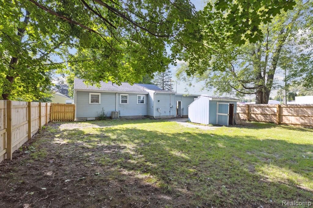801 JACKSON Street, Eaton Rapids, MI 48827 — Photo 17