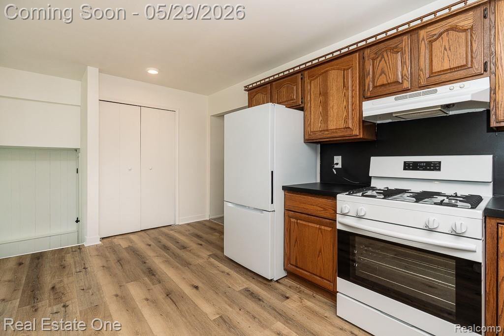 1056 Adams Road, Burton, MI 48509 — Photo 12