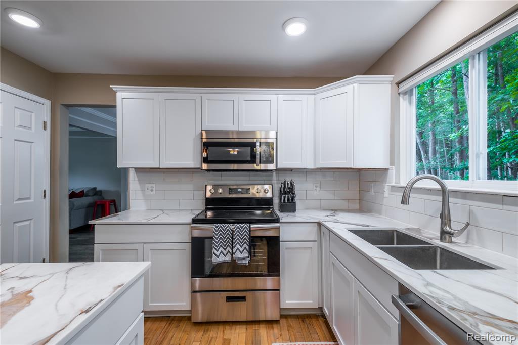 1250 Walloon Way, Lake Orion, MI — Photo 5
