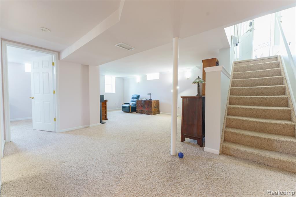 860 Friar Drive, Milford, MI 48381 — Photo 12