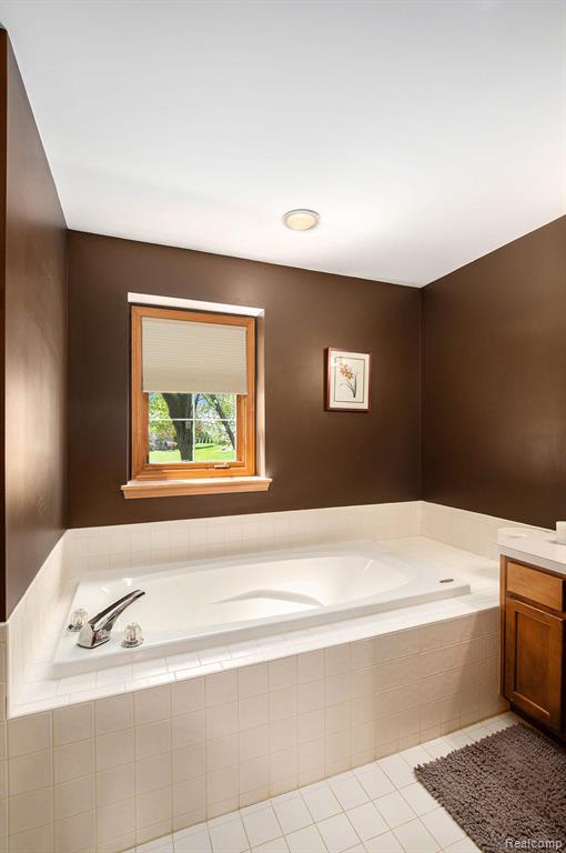 5200 BRIDGE Trail W, Commerce Twp, MI 48382 — Photo 23