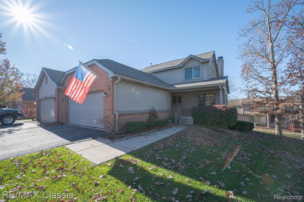 1049 ELMWOOD Drive, 13, Brighton, MI 48116 — Photo 2