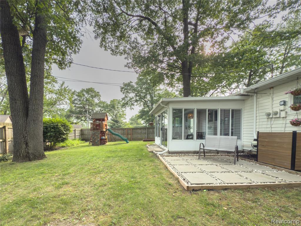 3965 Midland Road E, Waterford, MI 48329 — Photo 23