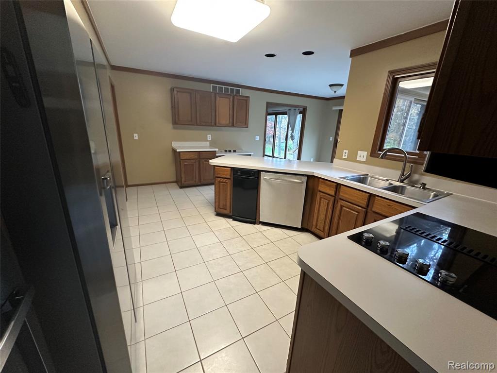 6473 Red Oak Drive, Troy, MI 48098 — Photo 16