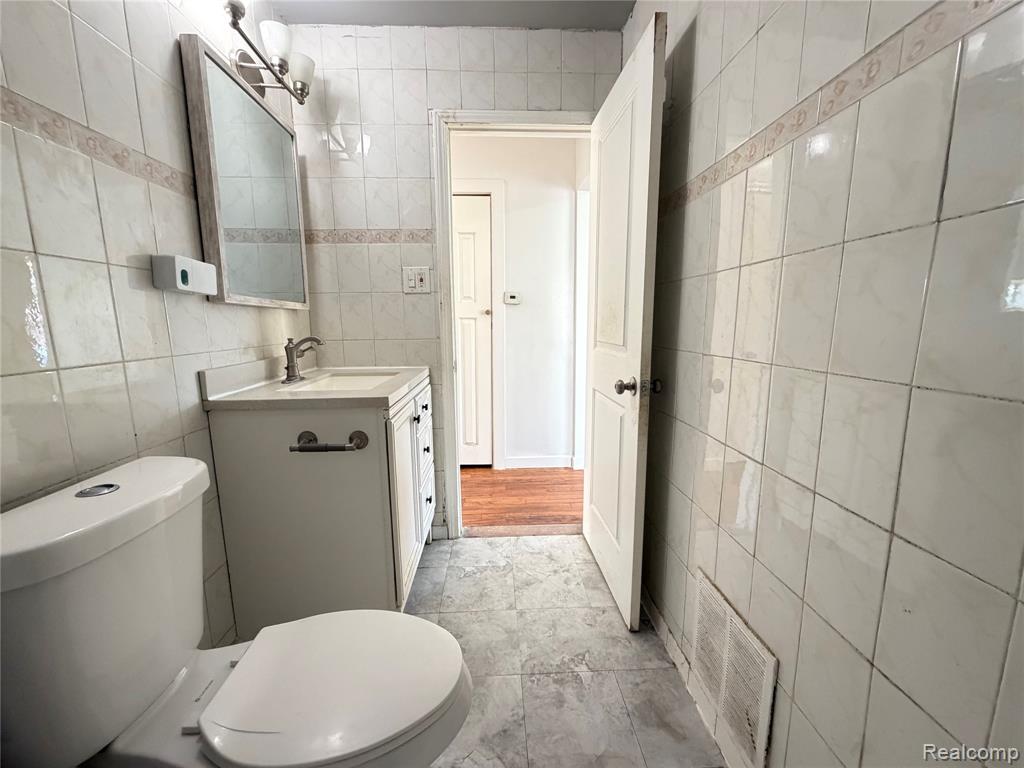 5698 Greenview Avenue, Detroit, MI 48228 — Photo 15