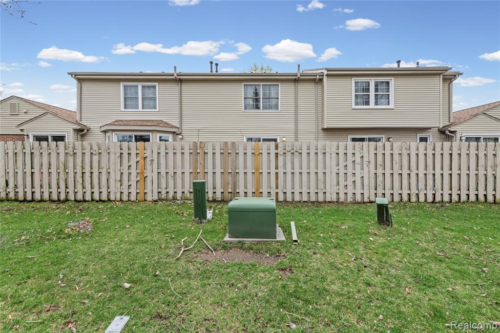 24762 Bashian Drive, Novi, MI — Photo 25