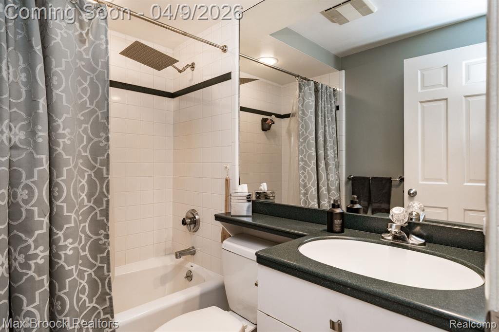 44020 Cottisford Street, Northville, MI 48167 — Photo 30
