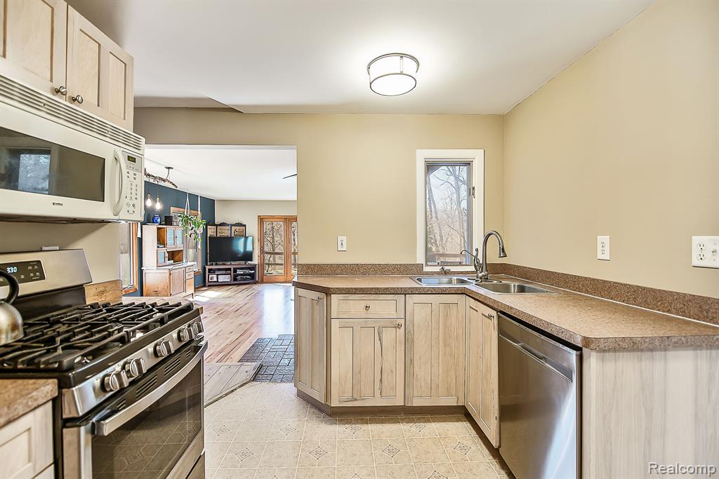 7695 HURON RIVER Drive S, Dexter, MI 48130 — Photo 24