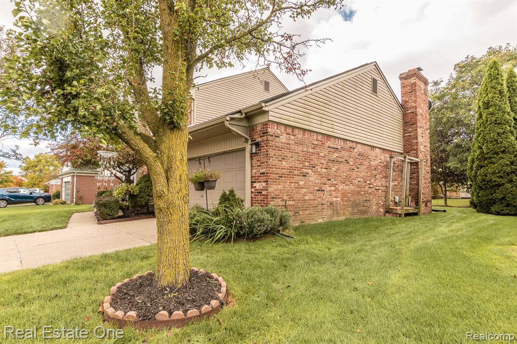 5201 CROWFOOT Drive, Troy, MI 48085 — Photo 52