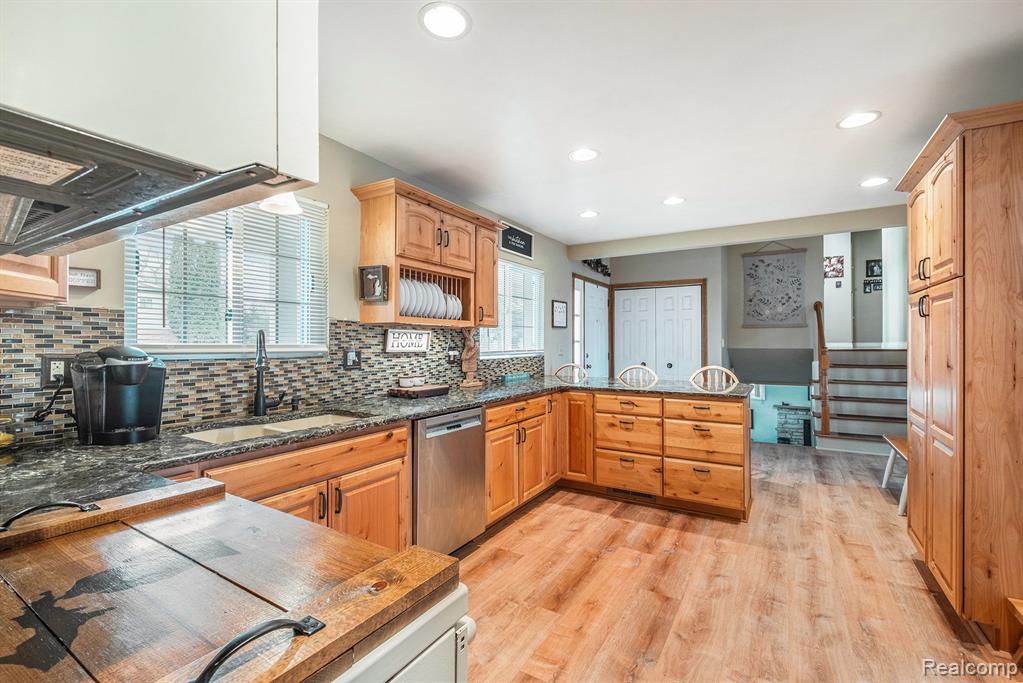 5169 OTTAWA Street, Burton, MI 48509 — Photo 11