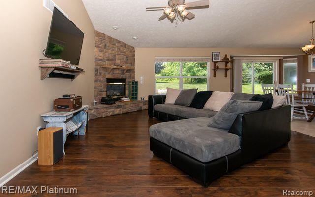792 GLENLIVET Street, Howell, MI 48843 — Photo 18